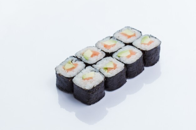 Nahaufnahme der japanischen Sushi-Rollen