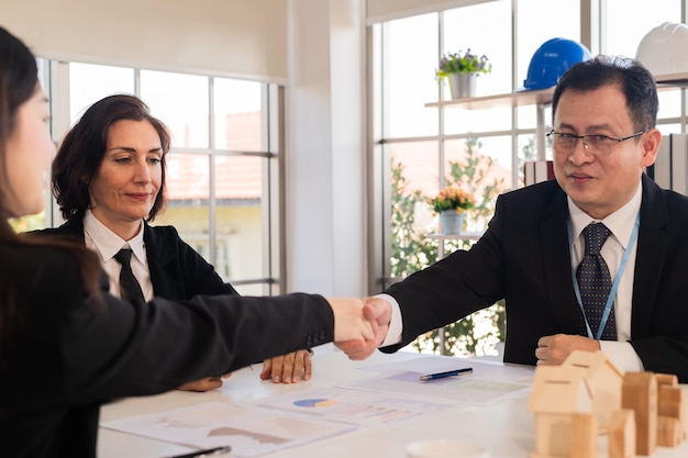 Nahaufnahme der Menschenhände schütteln den Erfolg der Geschäftspartnerschaft, Shake-Hand-Konzept