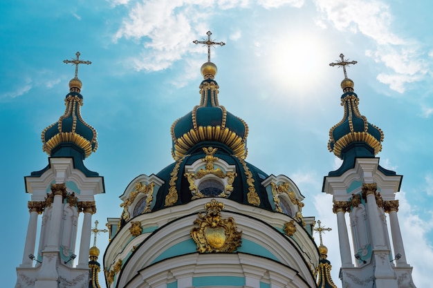 Nahaufnahme der St.-Andreas-Kirche in der Stadt Kiew (Kiew), Ukraine.