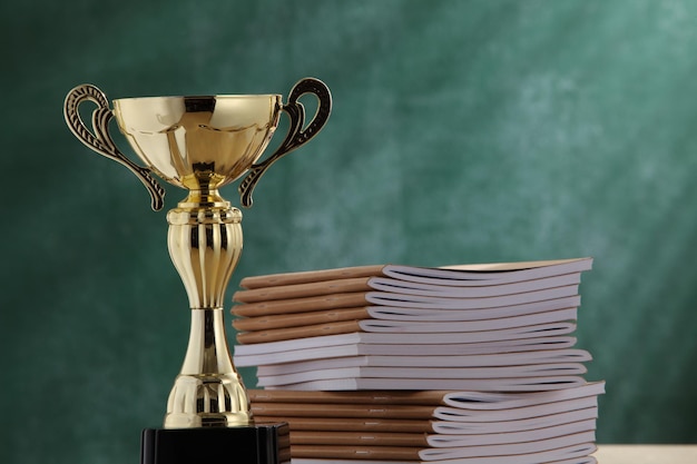 Nahaufnahme der Trophäe nach Büchern