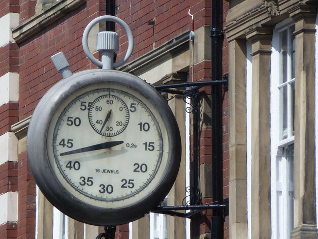 Foto nahaufnahme der uhr an der wand