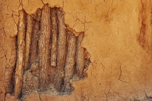 Nahaufnahme der Wand maded aus Sand und Holzstäbchen