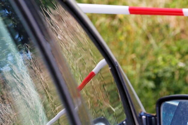 Foto nahaufnahme des autos im seitenspiegel