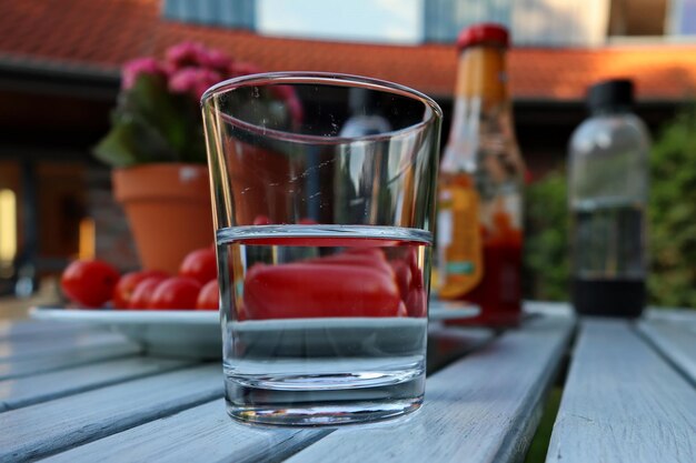 Foto nahaufnahme des getränks auf dem tisch