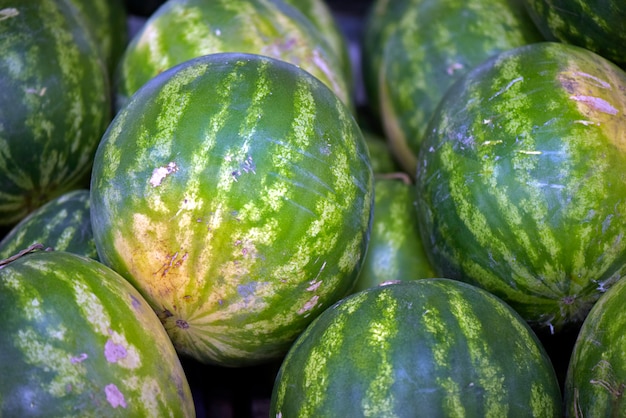 Nahaufnahme des Haufens der Wassermelonen