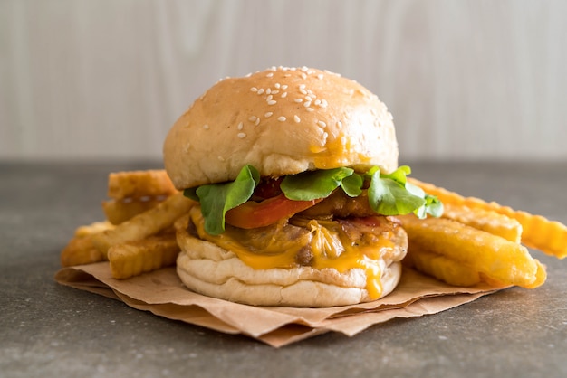 Nahaufnahme des Hauses machte frischen geschmackvollen Burger