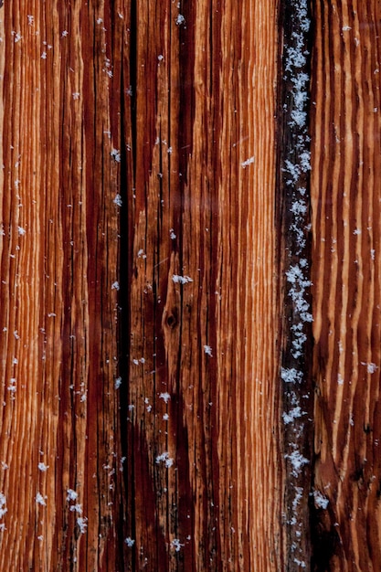 Foto nahaufnahme des hintergrunds alter holzplatten unter schnee