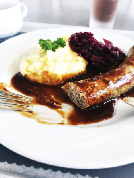 Foto nahaufnahme des servierten essens auf dem teller