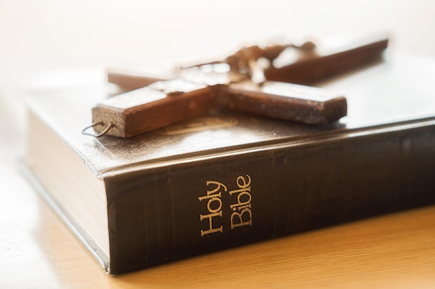 Nahaufnahme des Textes auf dem Tisch