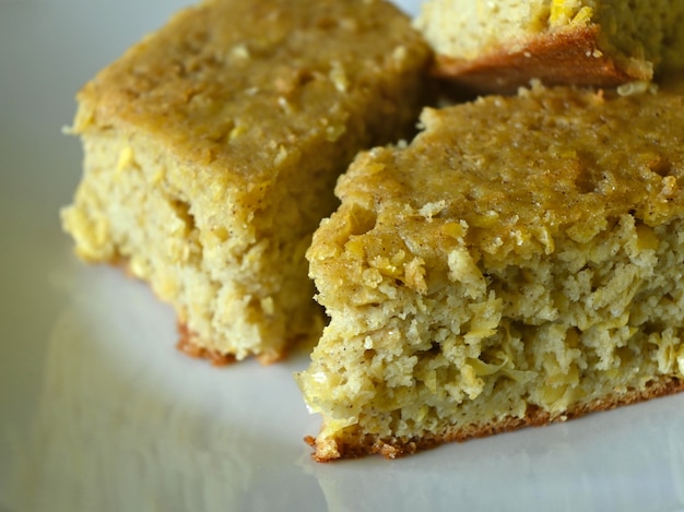 Nahaufnahme des traditionellen mexikanischen Pan de Elote (Maisbrot)