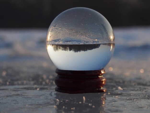 Foto nahaufnahme des wassers im behälter bei sonnenuntergang