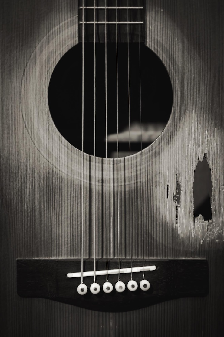 Foto nahaufnahme einer alten gitarre
