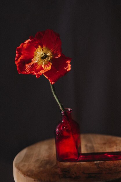 Foto nahaufnahme einer blumenvase auf dem tisch