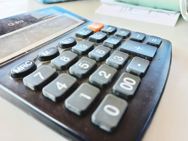 Foto nahaufnahme einer computer-tastatur auf einem tisch