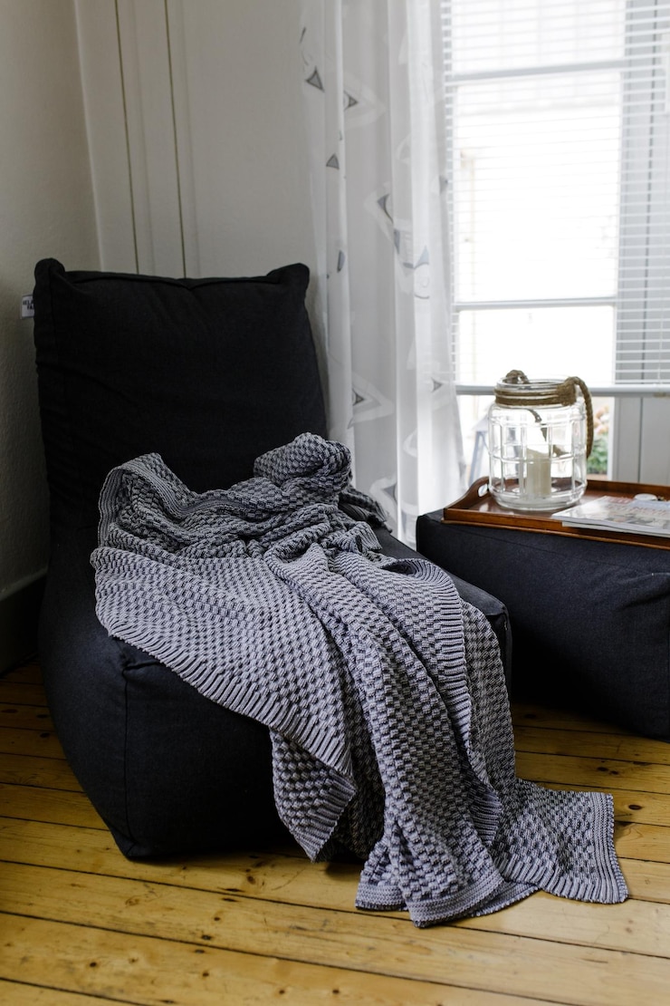 Foto nahaufnahme einer decke auf dem sofa zu hause