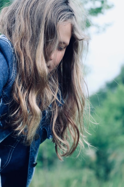 Foto nahaufnahme einer frau mit augen und haaren