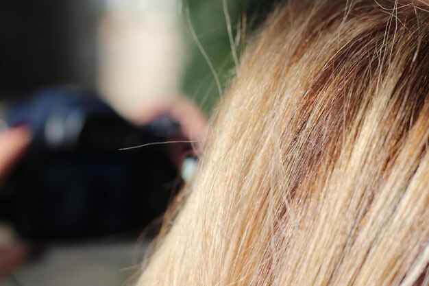 Foto nahaufnahme einer frau mit blonden haaren