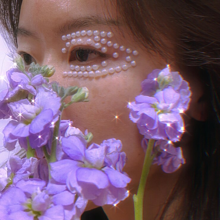 Foto nahaufnahme einer frau mit blumen
