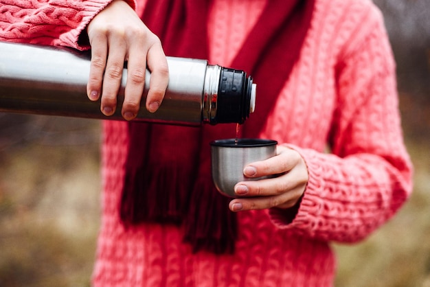 Foto nahaufnahme einer frau mit rotwein