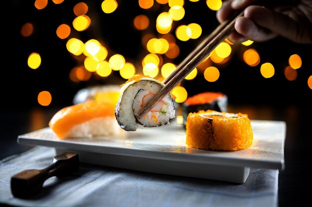 Foto nahaufnahme einer hand, die essen hält