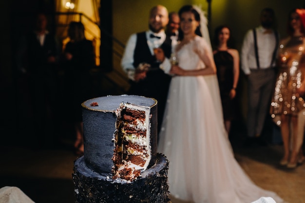 Nahaufnahme einer Hochzeitstorte bei einer Hochzeit