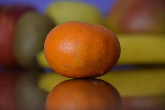 Foto nahaufnahme einer orange auf dem tisch