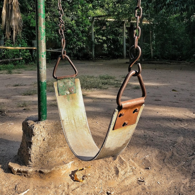 Foto nahaufnahme einer schaukel im park