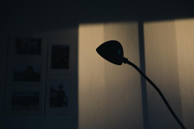 Foto nahaufnahme einer silhouette-elektrolampe