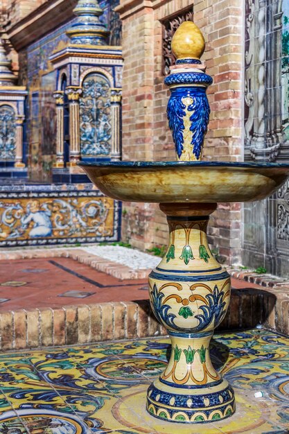 Foto nahaufnahme einer skulptur gegen ein gebäude