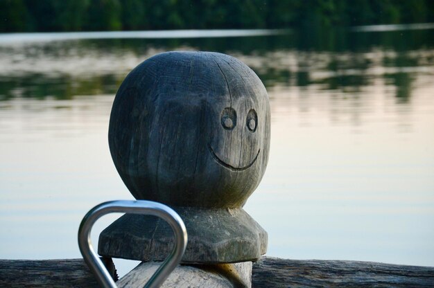 Foto nahaufnahme eines holzbollards