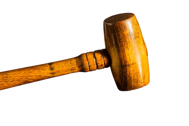 Nahaufnahme eines Holzmallets vor weißem Hintergrund