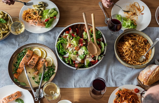 Nahaufnahme eines italienischen Abendessens