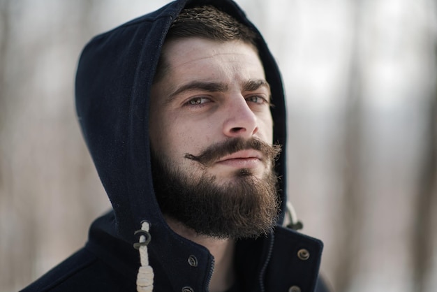 Nahaufnahme eines jungen Mädchens mit Hut