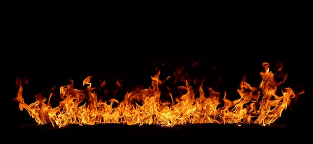 Nahaufnahme eines Lagerfeuers in der Nacht
