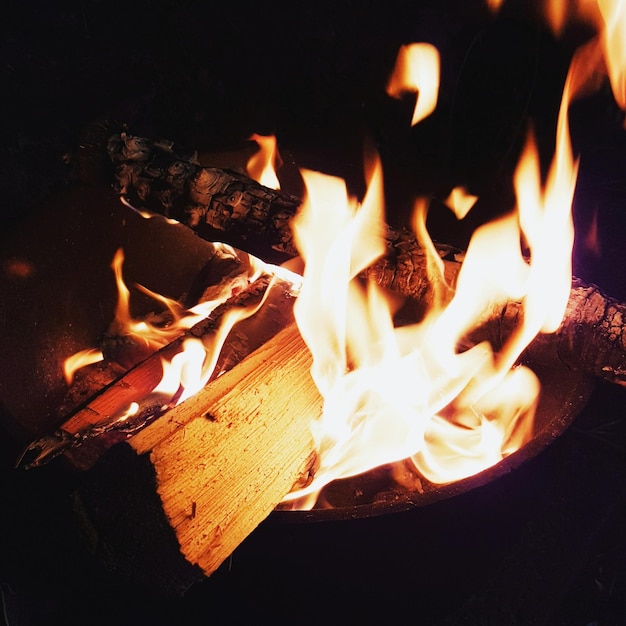 Foto nahaufnahme eines lagerfeuers