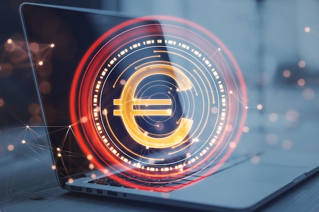 Nahaufnahme eines Laptop-Computers mit abstrakter roter digitaler Euro-Münze mit polygonalem Bokeh-Netz auf verschwommenem Hintergrund Online-Banking- und Handelskonzept Doppelbelichtung