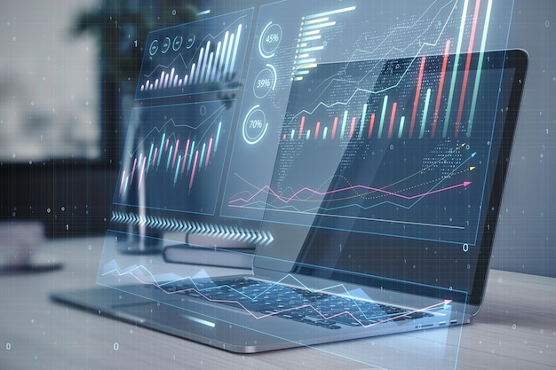 Nahaufnahme eines Laptops auf dem Desktop mit abstraktem, leuchtendem Candlestick-Geschäftsdiagramm auf verschwommenem Hintergrund. Handelsfinanzierungstechnologie und Marktkonzept. Doppelte Belichtung