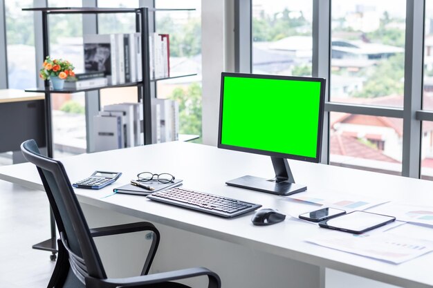 Foto nahaufnahme eines laptops auf dem tisch