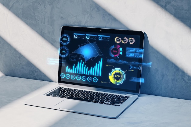 Nahaufnahme eines Laptops mit Geschäftsdiagramm an einem hellen Büroarbeitsplatz mit Schatten auf einer Betonwand. Analyse-Finanzbericht und Geldkonzept, 3D-Rendering