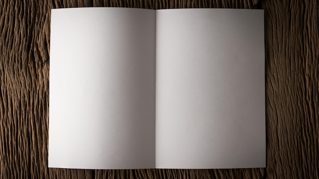 Nahaufnahme eines leeren Buches an der Wand zu Hause