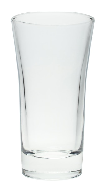 Nahaufnahme eines leeren Glases auf weißem Hintergrund