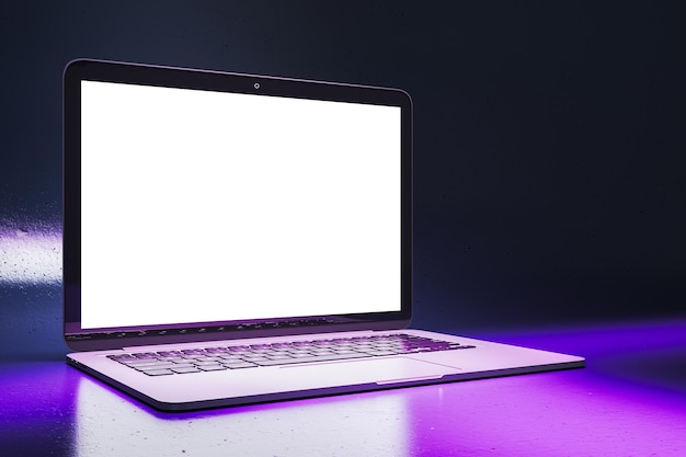 Nahaufnahme eines Neon-Lila-Light-Gaming-Laptops mit leerem weißen Mock-up-Bildschirm 3D-Rendering