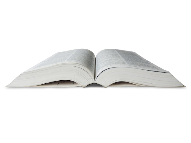 Nahaufnahme eines offenen Buches vor weißem Hintergrund