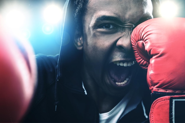 Foto nahaufnahme eines schlagenden boxers