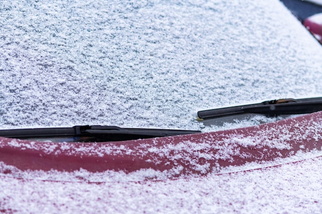 Foto nahaufnahme eines schneebedeckten autos