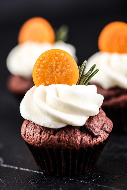 Nahaufnahme eines Schokoladenmuffins