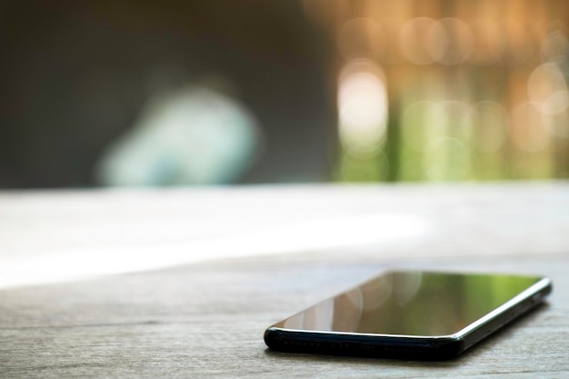 Foto nahaufnahme eines smartphones auf dem tisch