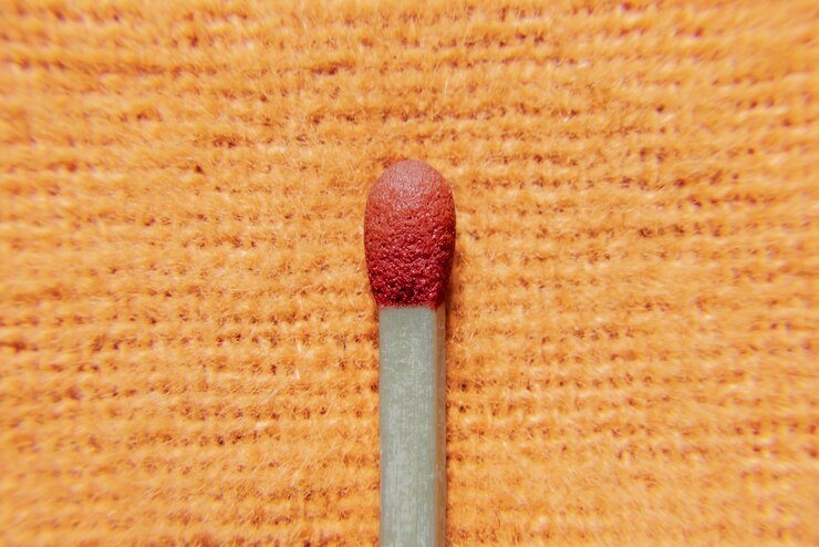 Foto nahaufnahme eines streichholzes auf dem tisch