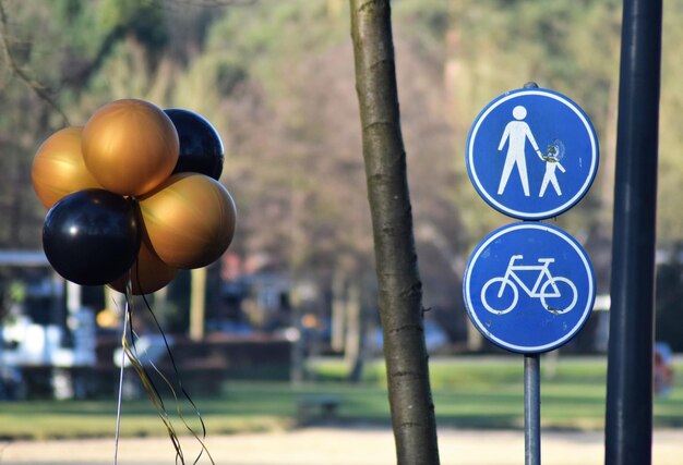 Foto nahaufnahme eines verkehrsschildes