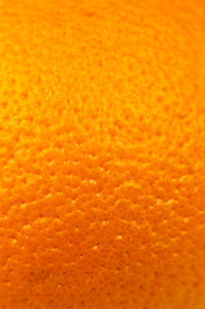 Nahaufnahme Foto der Orangenschale Textur. Orangen reife Frucht Hintergrund, Makroansicht. Konzept für menschliche Hautprobleme, Akne und Cellulite.